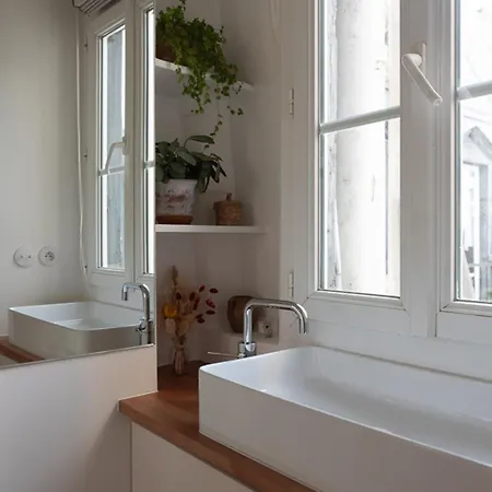 Bright With Open View Apartment Paris