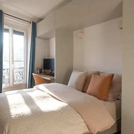 Bright With Open View Apartment *
